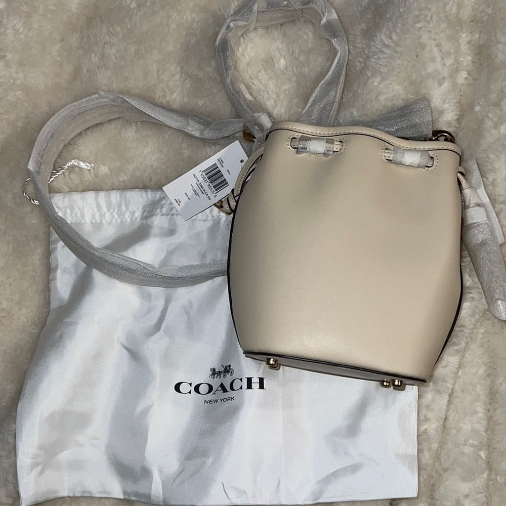 Nwt coach Camila Bucket Bag
